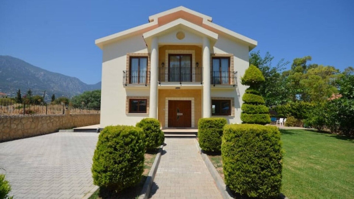 Karavas Villa | Villa Manolya-Garden: Dream vacation right by the sea