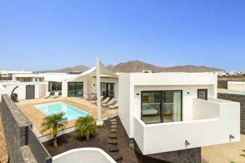 Playa Blanca Villa | Villa Marella by Villa Plus