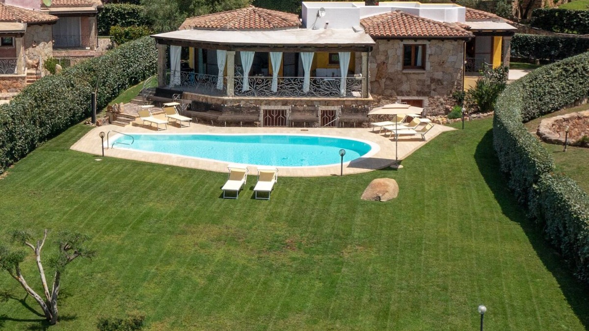 San Teodoro Villa | VILLA MARESOL/POOL/GARDEN/SANDY BEACH