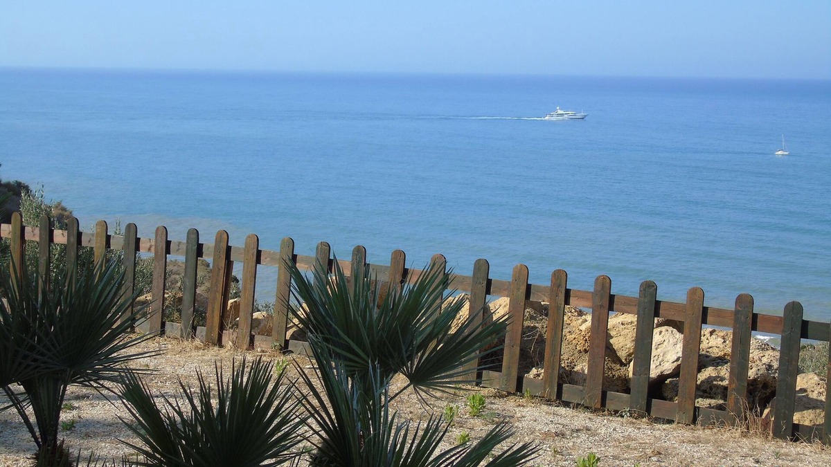 Pergole Villa | Villa Margherita on the sea/beach, wifi, air conditioning.