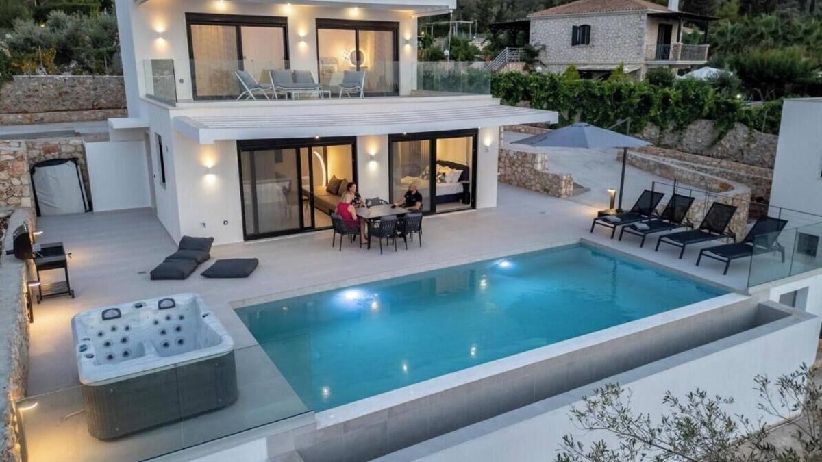 Tsoukaladhes Villa | Villa 'Marianna' with Sea View, Wi-Fi and Air Conditioning