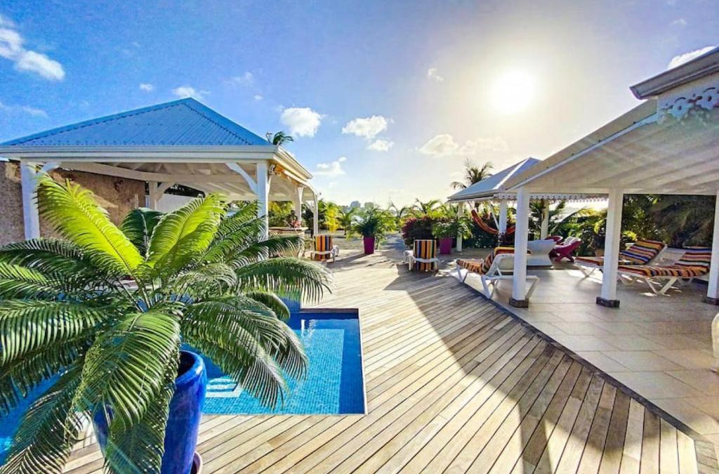 Nettle Bay Villa | Villa Marie, swimming pool, beach, pontoon and jacuzzi, all private
