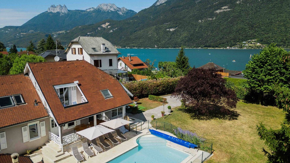 Chaparon Villa | Villa Mariette, large charming villa with lake view, swimming pool and large garden