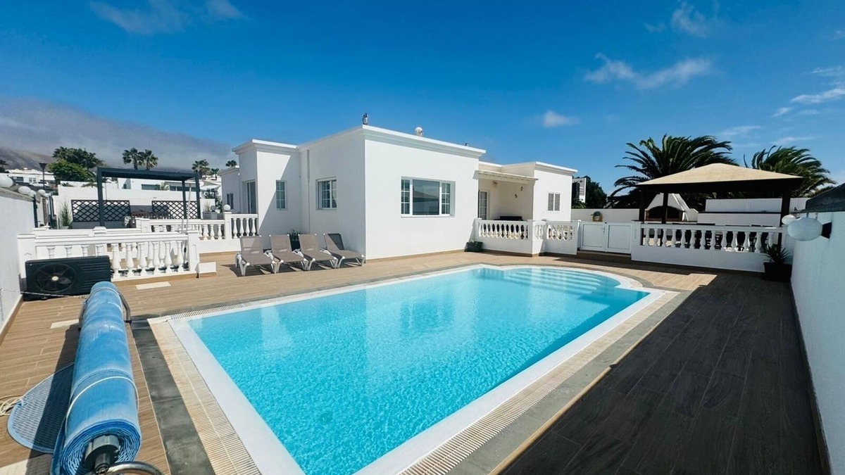 Puerto Calero Villa | Villa Marina Deniz with Private Heated Pool + Pool Table + Air Con*