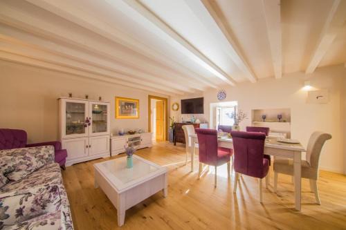 Komiza Apartment | Villa Martina