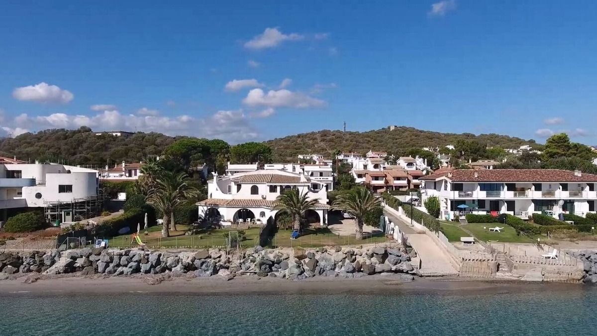 Sarroch House | Villa Mary in Pula: exclusive location with private access to the beach