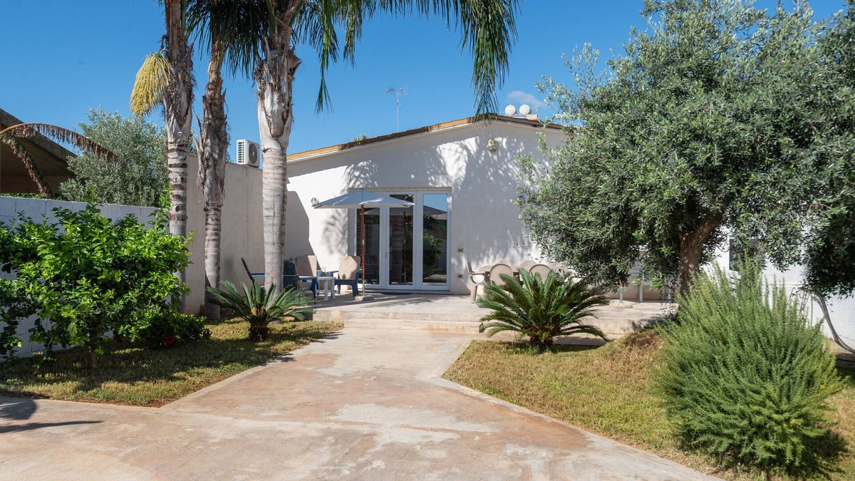 Mazara del Vallo Villa | Villa Mazara near the sea with garden and air conditioning
