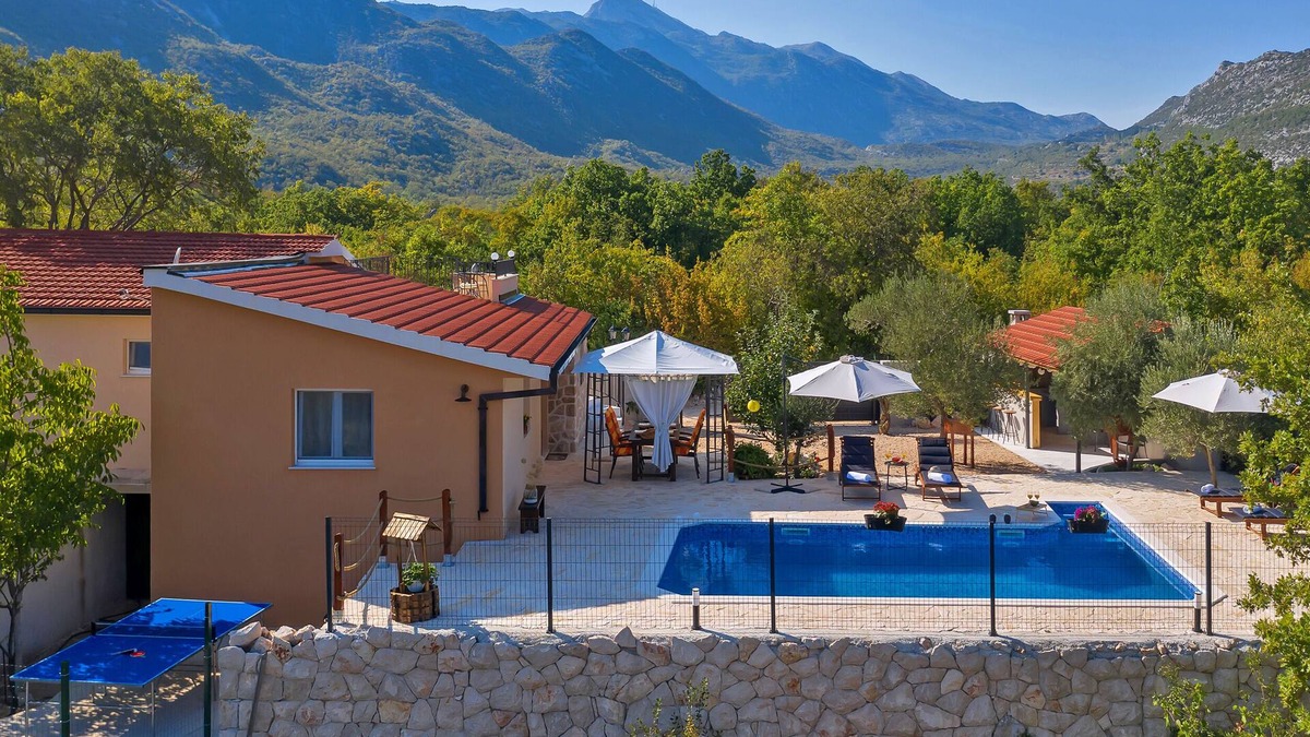 Tucepi House | Villa Melita with heated pool in Biokovo Nature Park near Makarska