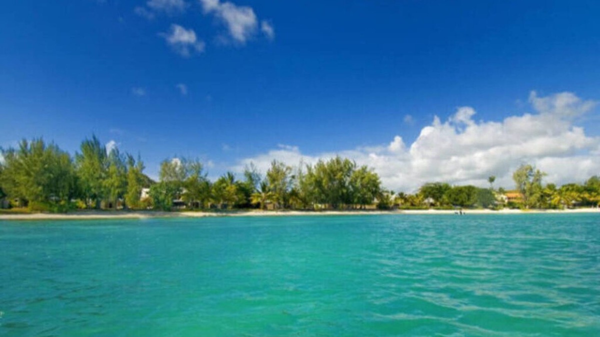 Pereybere Villa | Villa Mermaid, on the exclusive Merville beach in Pereybere. Grand Bay 1 km away