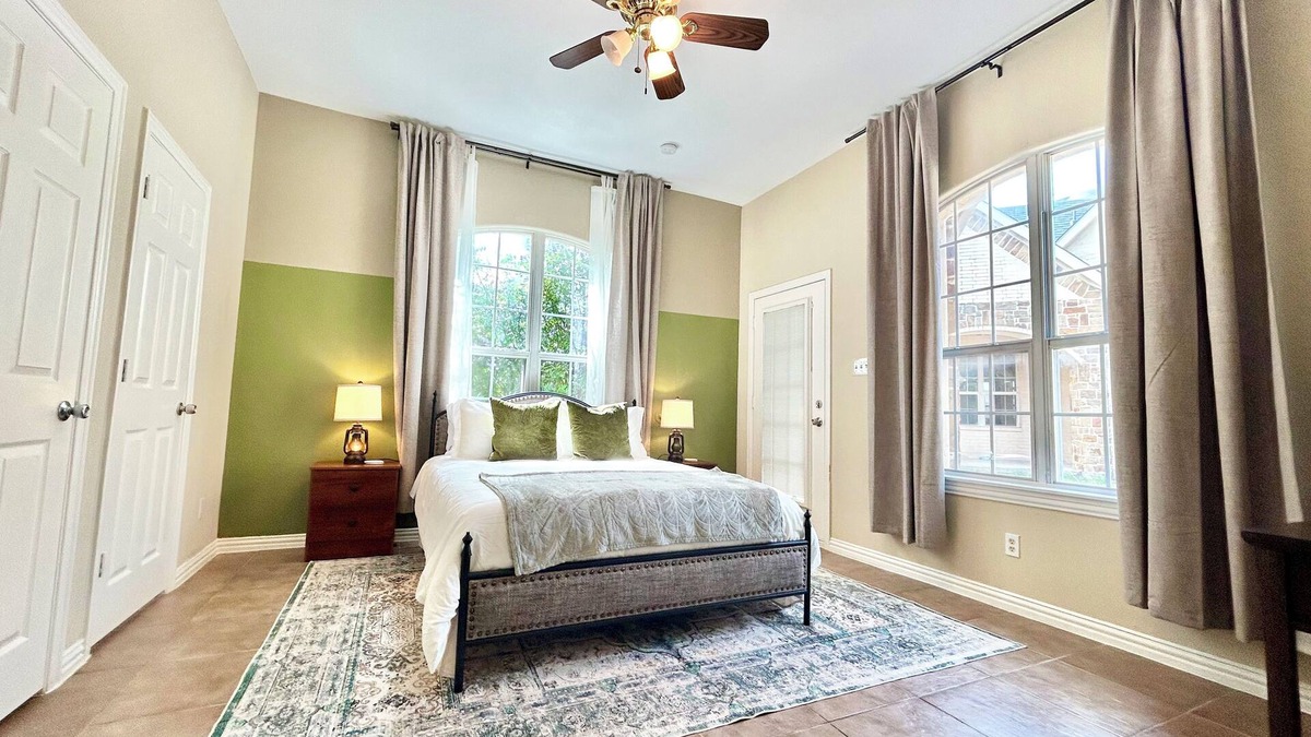 Dallas Villa | Villa Mia: Charming, Luxury Mini Villa Near Downtown, DFW, Cedar Ridge