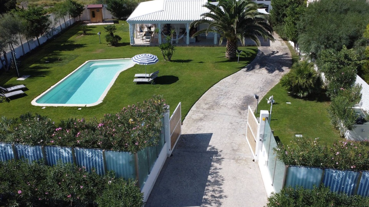 Defensola Villa | Villa "Miami Vieste" near Beach with Private Pool & Wi-Fi