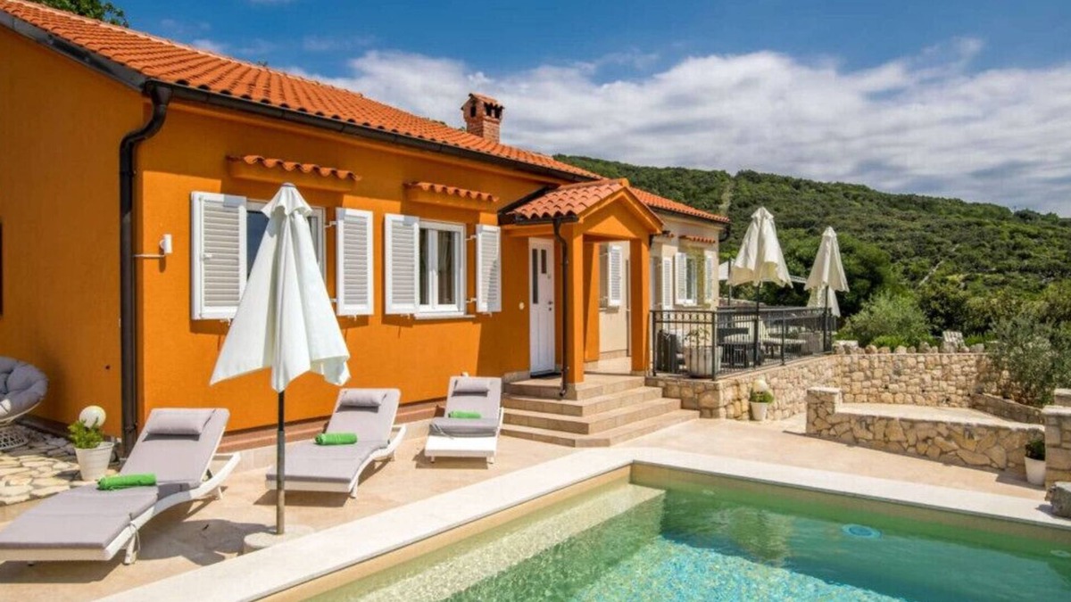 Miholascica Villa | Villa Miholašcica 3 in Island Cres by Villas Guide