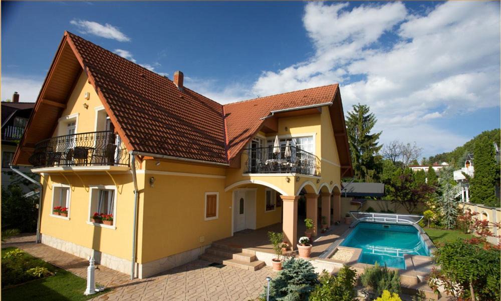 Siofok Aranypart Villa | Villa Mikes Siófok