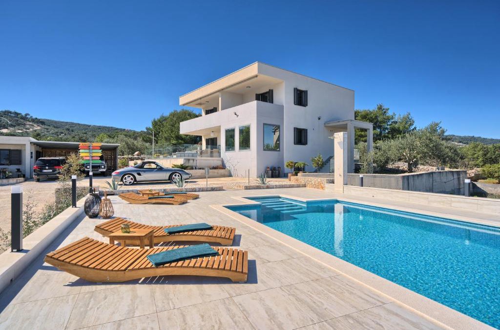Slatine Apartment | Villa Ming - pool, sea-view and peace
