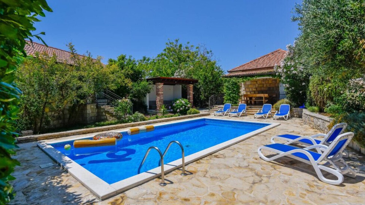 Zrnovnica Villa | Villa Mint - Split by Villas Guide