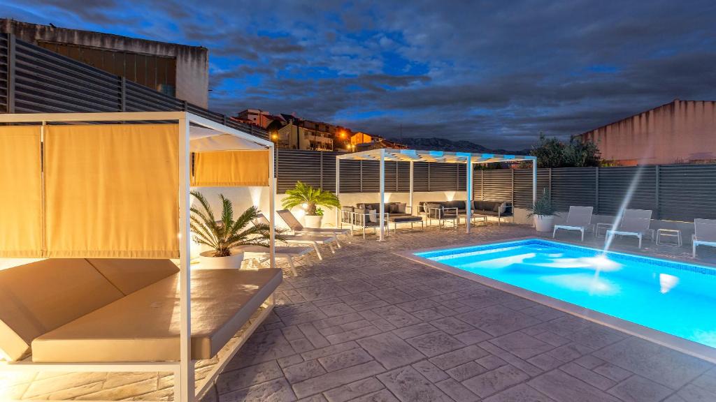 Mejasi Apartment | Villa Mira in Split- Private heated pool