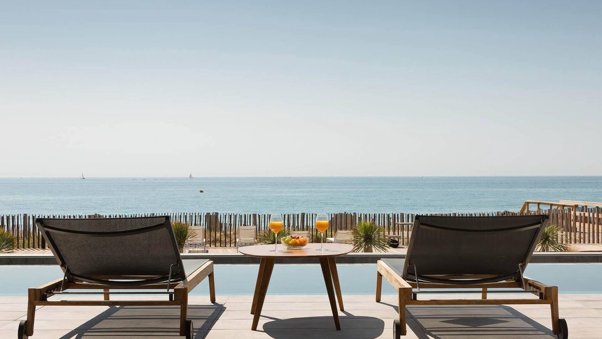 Frontignan Villa | VILLA MIRAMAR - Beachfront & infinity pool