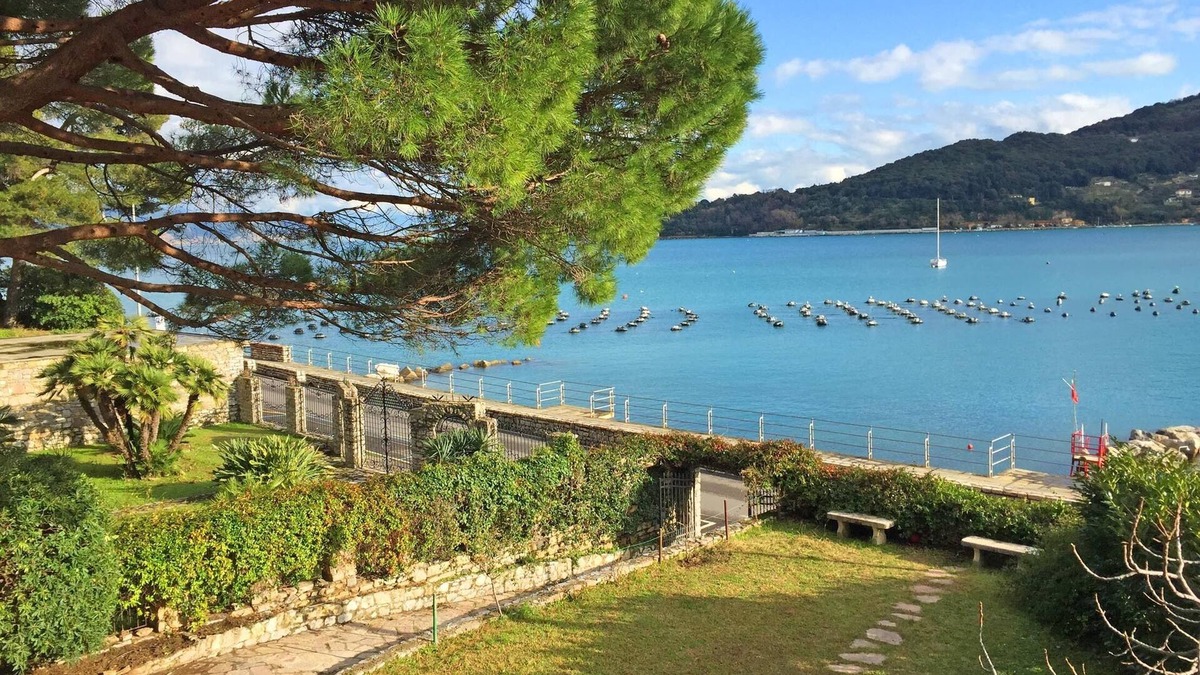 Portovenere Villa | Villa Miranda 5Bd Waterfront WiFi BBQ 10 mt from the Shore, Ferry to 5 Terre