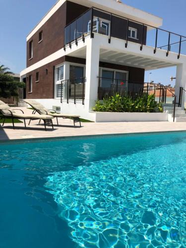 Puerto Marino Villa | Villa Mondrian