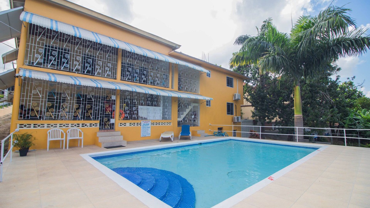 IronShore Estates Villa | Villa Montego Sleeps 18 with Pool