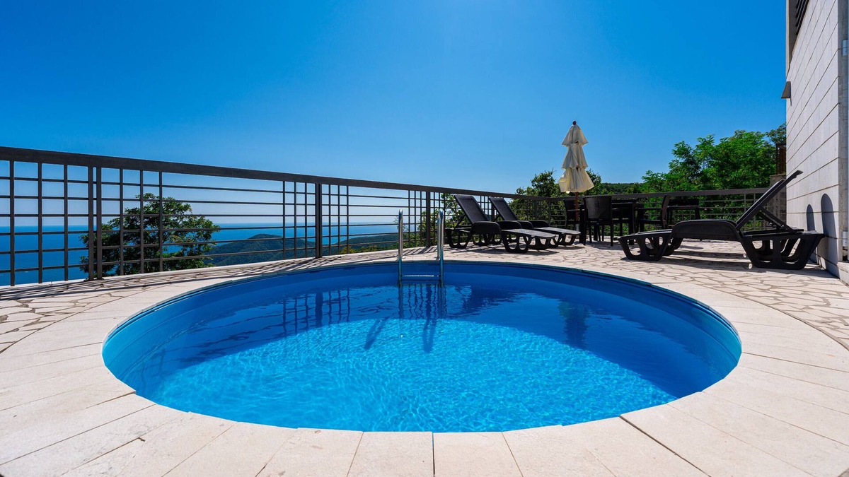 Lapcici Villa | Villa Montehill 2