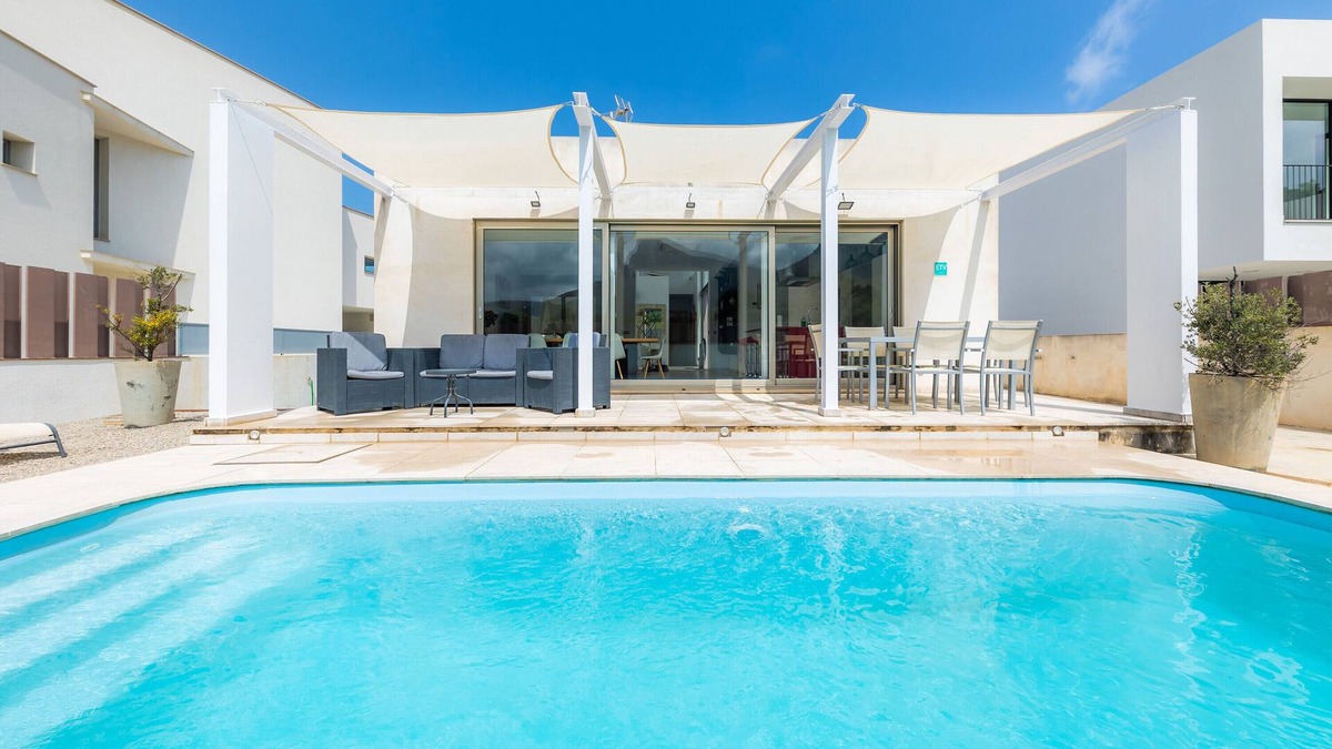 Urbanizacion Mont Ferrutx Villa | Villa 'Montfarrutx' with Mountain View, Wi-Fi and Air Conditioning