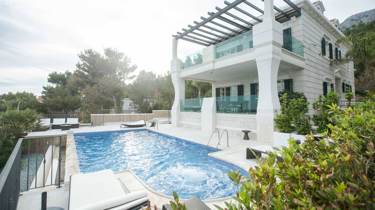 Sveta Nedjelja Villa | Villa Nedilja WaterFront - 5 Bedroom Villa - Sauna and Spa Room - Gym - Jacuzzi