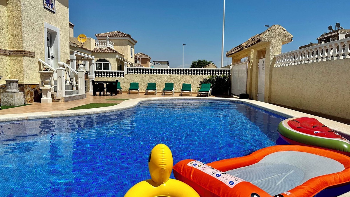 Puerto Marino Villa | Villa near GA centre private heated pool