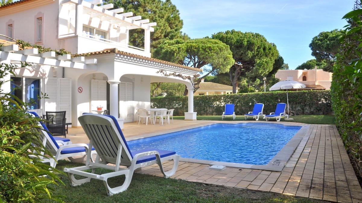 Quarteira House | Villa near Marina with Private Pool