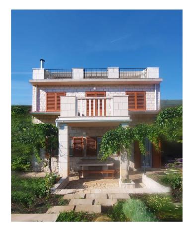 Blato na Cetini House | Villa near the river - mountain and vineyard views