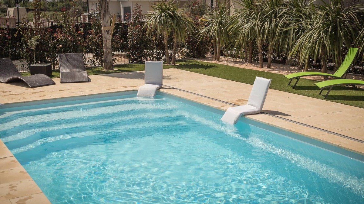Bompas Villa | Villa Néfliers, with private pool and garden. 10 min. from the seafront