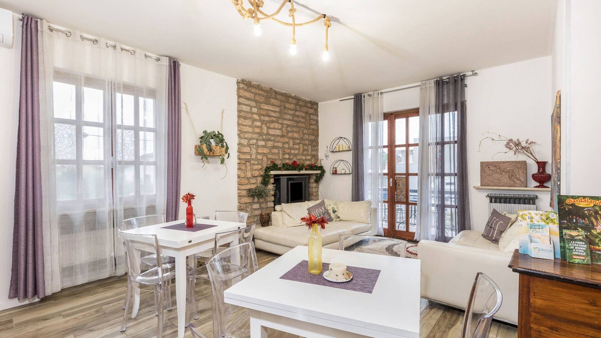 Castelnuovo del Garda Villa | Villa "Nest" with Private Terrace, Private Garden & Wi-Fi