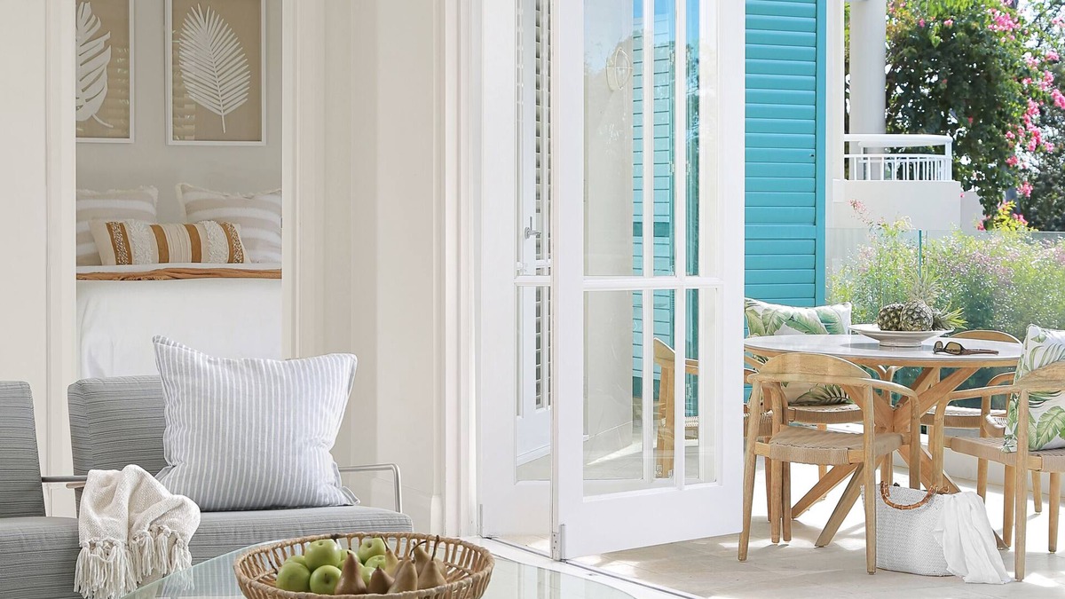 Noosa Heads Apartment | Villa Nette - ocean views, walk to beach & restaurants, National Park