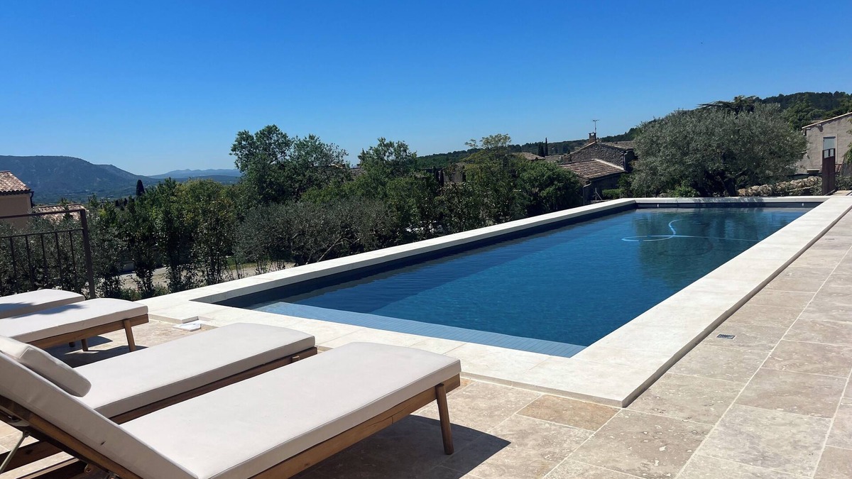 Cabrieres-d'Avignon Villa | Villa Neuve Avec vue Dégagée sur le Luberon