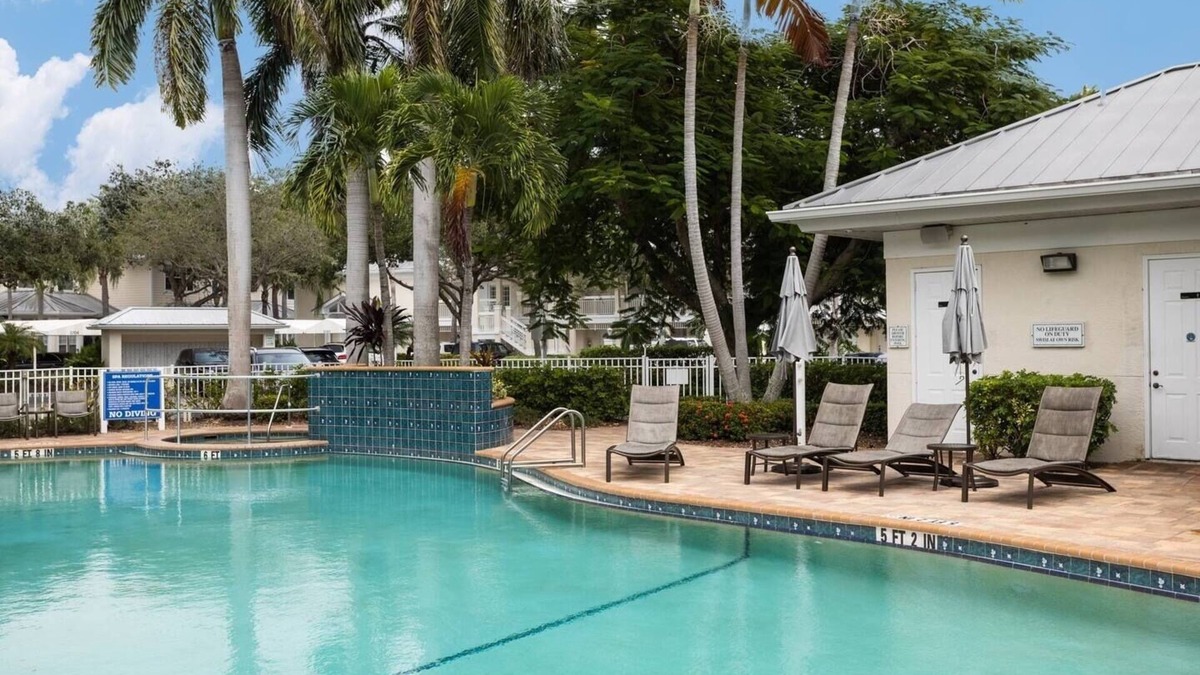 South Bradenton Villa | Villa next to IMG Academy. Pool. Sleeps 8. Gated and 2 free parking spots.