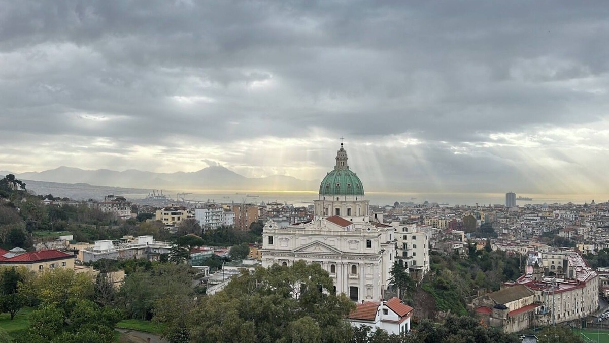 Naples Villa | Villa Nikita nestled in the greenery of Capodimonte with breathtaking views and ample space.
