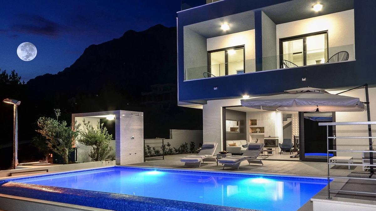 Veliko Brdo Villa | Villa Nina Makarska, 33 m2 heated infinity pool, roof terrace, sea views, BBQ