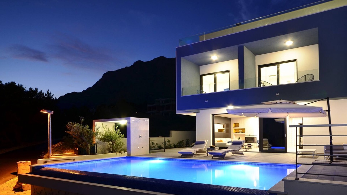 Veliko Brdo Villa | Villa Nina Makarska With Heated Infinity Pool of 33 m2 and Stunning sea Views