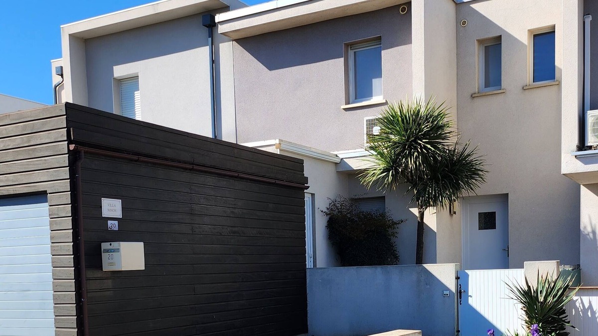 Agde Cabin | Villa NINON, Quiet neighborhood house 8 minutes from the sea