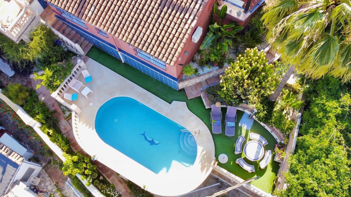 Fuengirola Villa | Villa Nirvana - Playa a 5 Min. Piscina & Parking