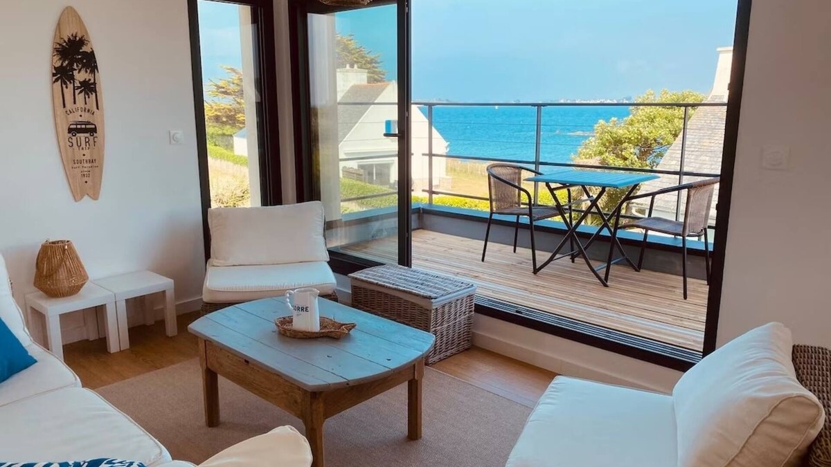Berven House | Villa Nodeven, sea view, 50 metres from the beach