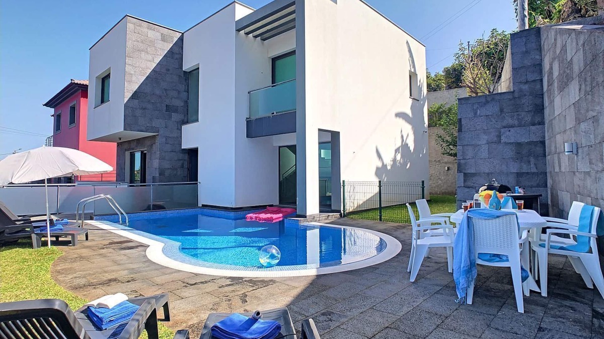Ponta Delgada House | Villa North Sea - Three Bedroom House, Sleeps 6
