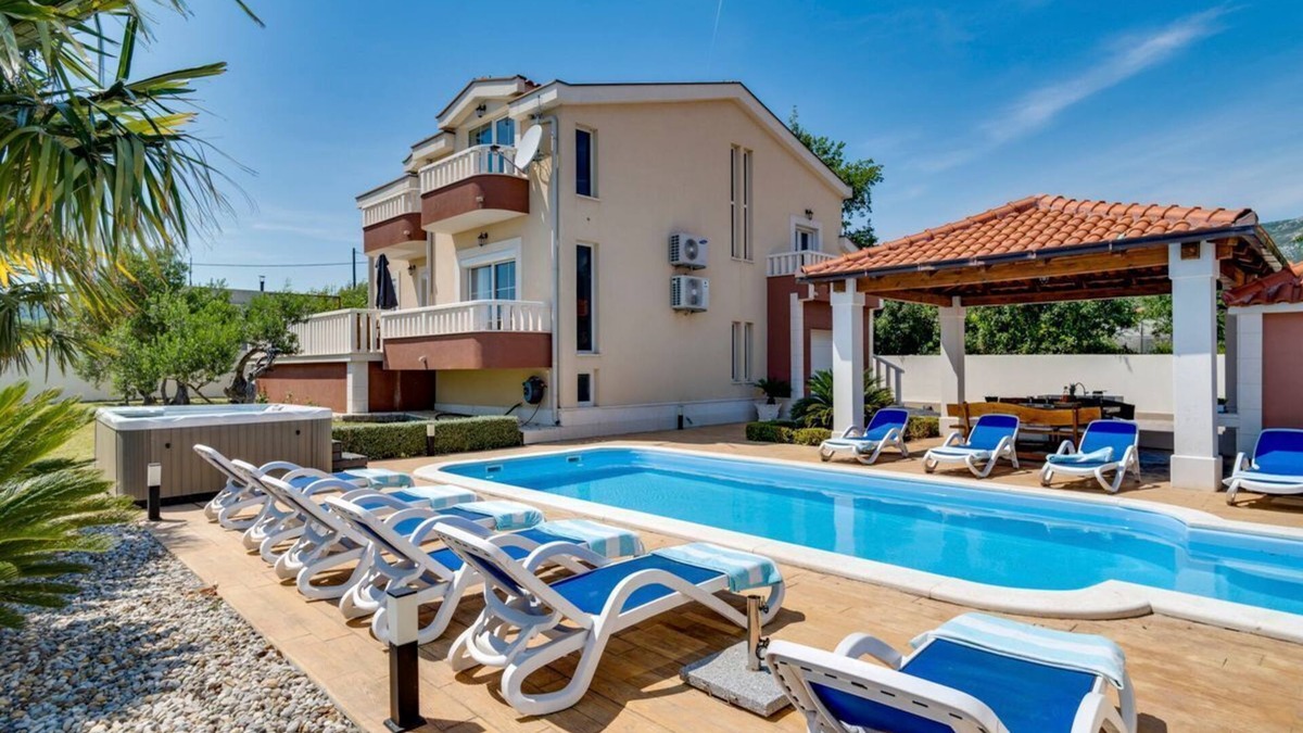 Rudine Villa | Villa Novi - Five Bedroom Villa, Sleeps 12