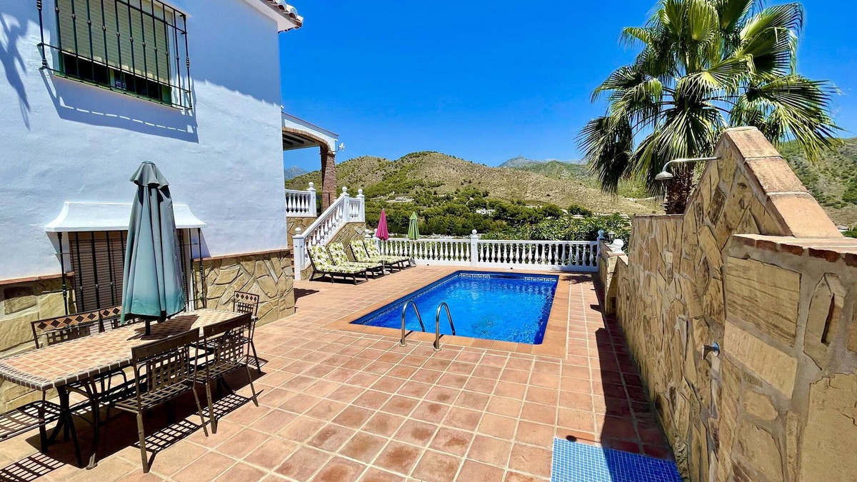 Frigiliana Villa | VILLA NURIA WITH PRIVATE POOL,2 KM TO DE BEACH. AC/WIFI/ALARM/PARKING