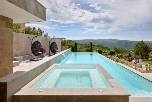 Seoca Villa | Villa Oaza with Outdoor Pool
