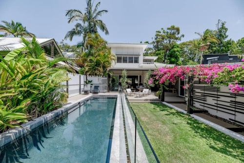 Sunshine Beach House | ‘Villa Ohana Pono’ Luxury Family Home in Sunshine