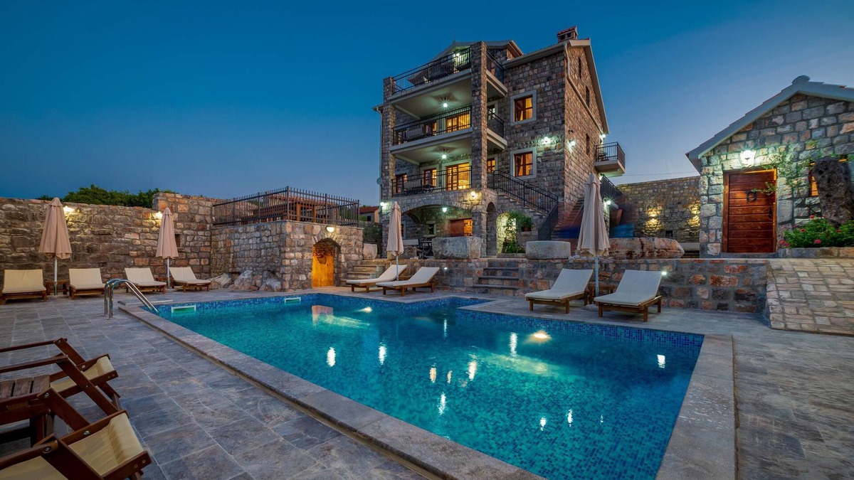 Vranovici Hotel | Villa Old Castle