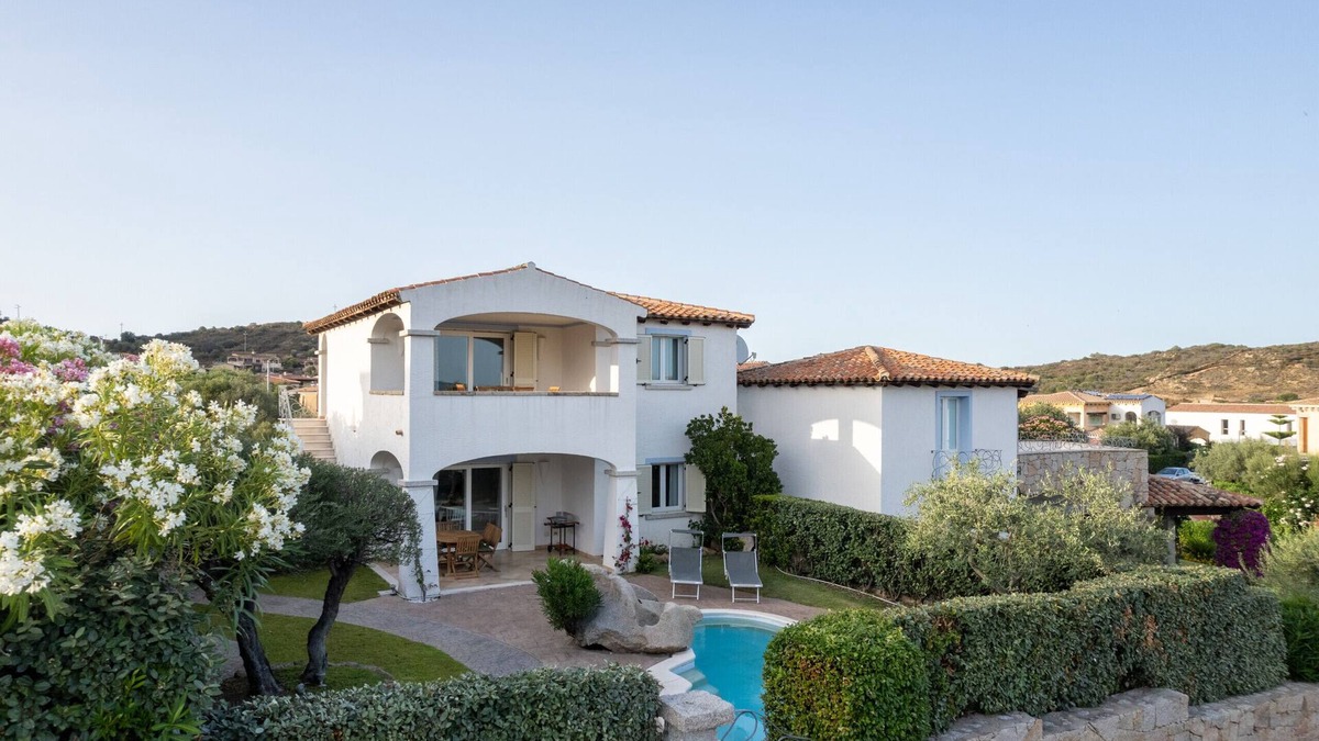 Case Peschiera-Lu Fraili Villa | Villa Olive - pool retreat near Lu Impostu Beach