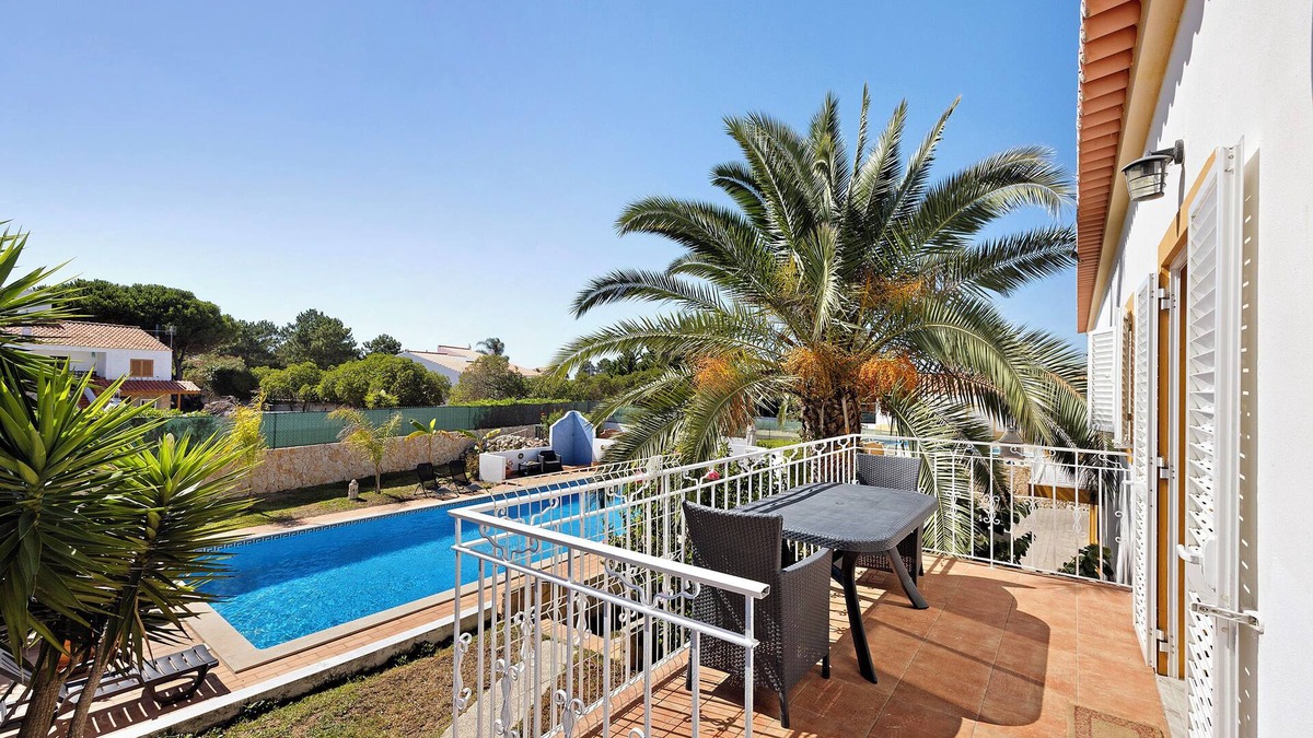 Aljezur Villa | Villa 'Oliveira' with private pool, private garden and Wi-Fi