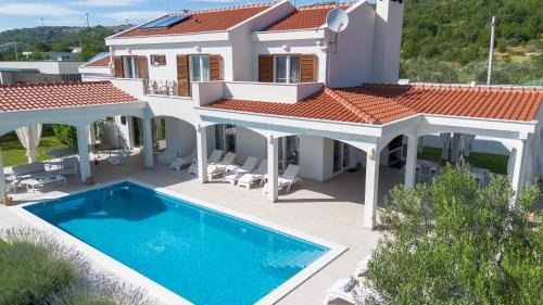 Sestanovac Villa | Villa Olivia - Peaceful Family Paradise Near Beach